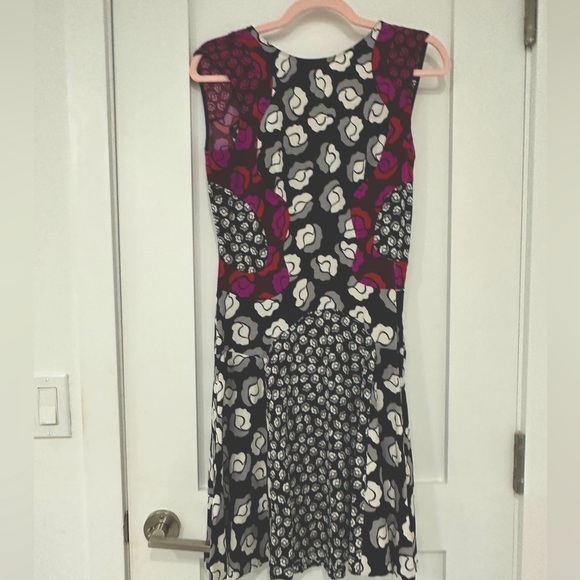 Diane Von Furstenberg Dresses & Skirts - Diane von Fustenberg Dress - size 2 pre-owned